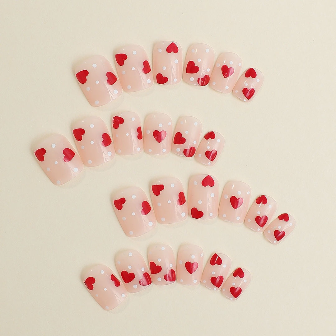 Kunstnagelset mit verspieltem Herzdesign Karnz