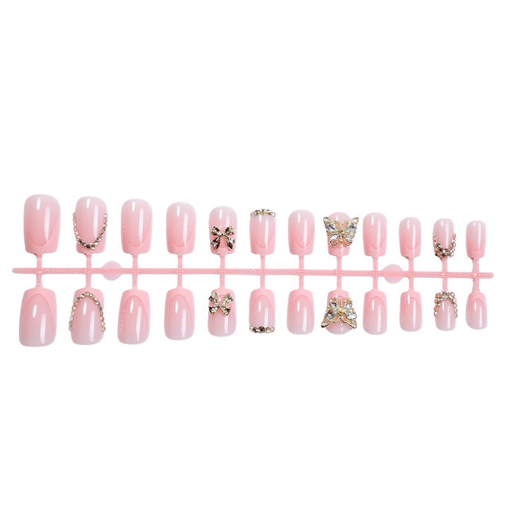 Glamouröses Kunstnagelset mit floralen Akzenten und Glitzerverzierungen Karnz