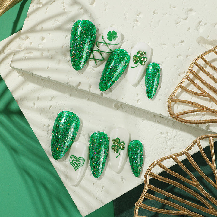 Künstlerische Glitter-Nagelverlängerungen Karnz