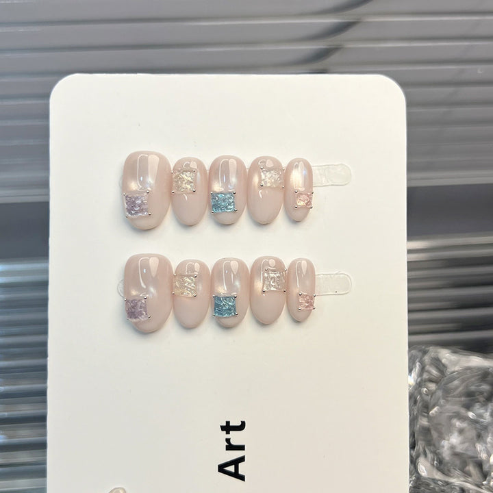 Elegantes Press-On-Nagelset mit funkelnden Akzenten