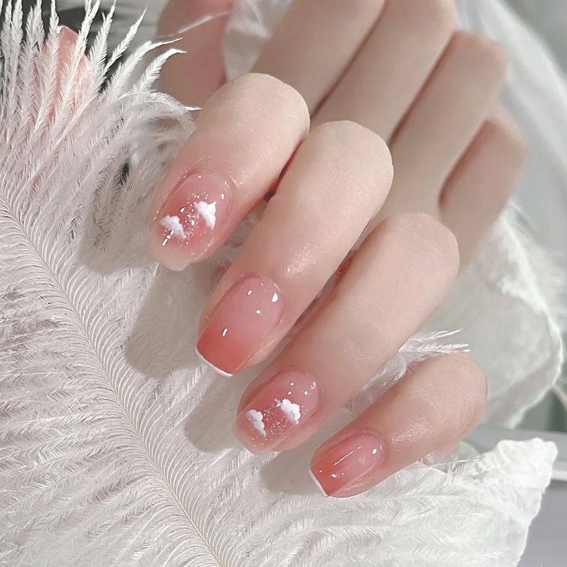 Kunstvolle Nagelkunst mit 3D-Applikationen Karnz