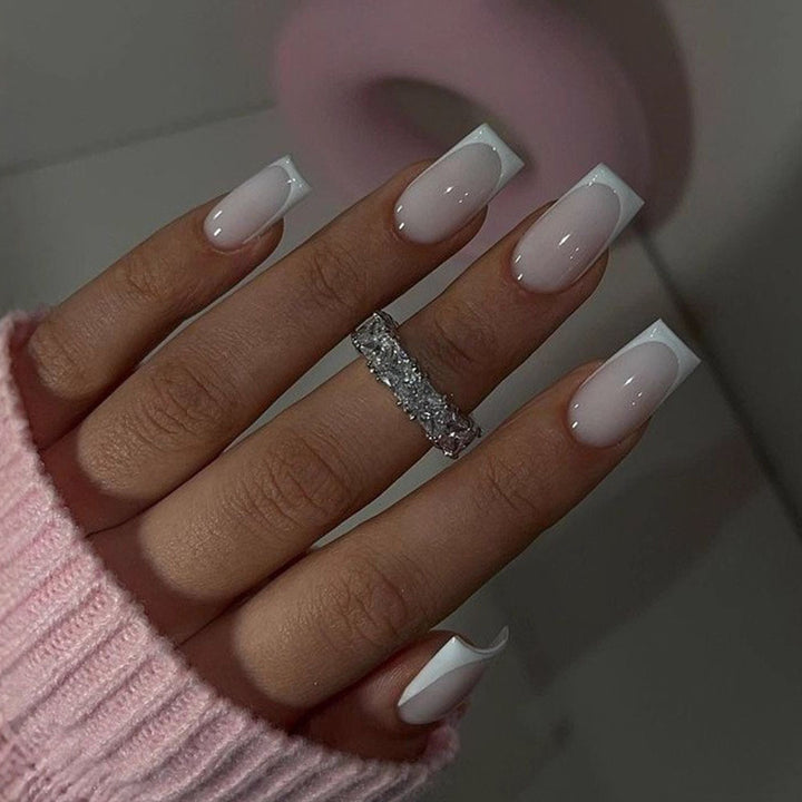Elegante Kunstnagelverzierung Karnz