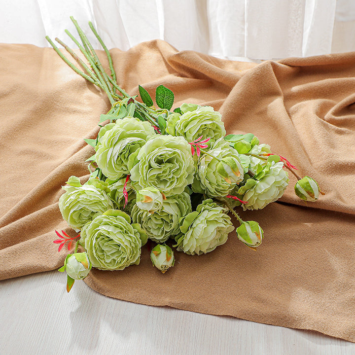 Eleganter künstlicher Rosenstrauß