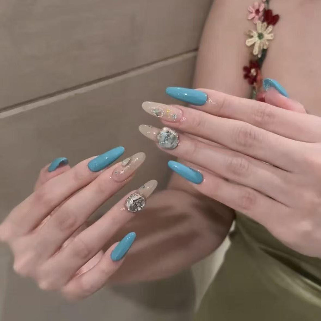 Künstlerisches Herzmuster Nagelkunstverlängerungen Karnz