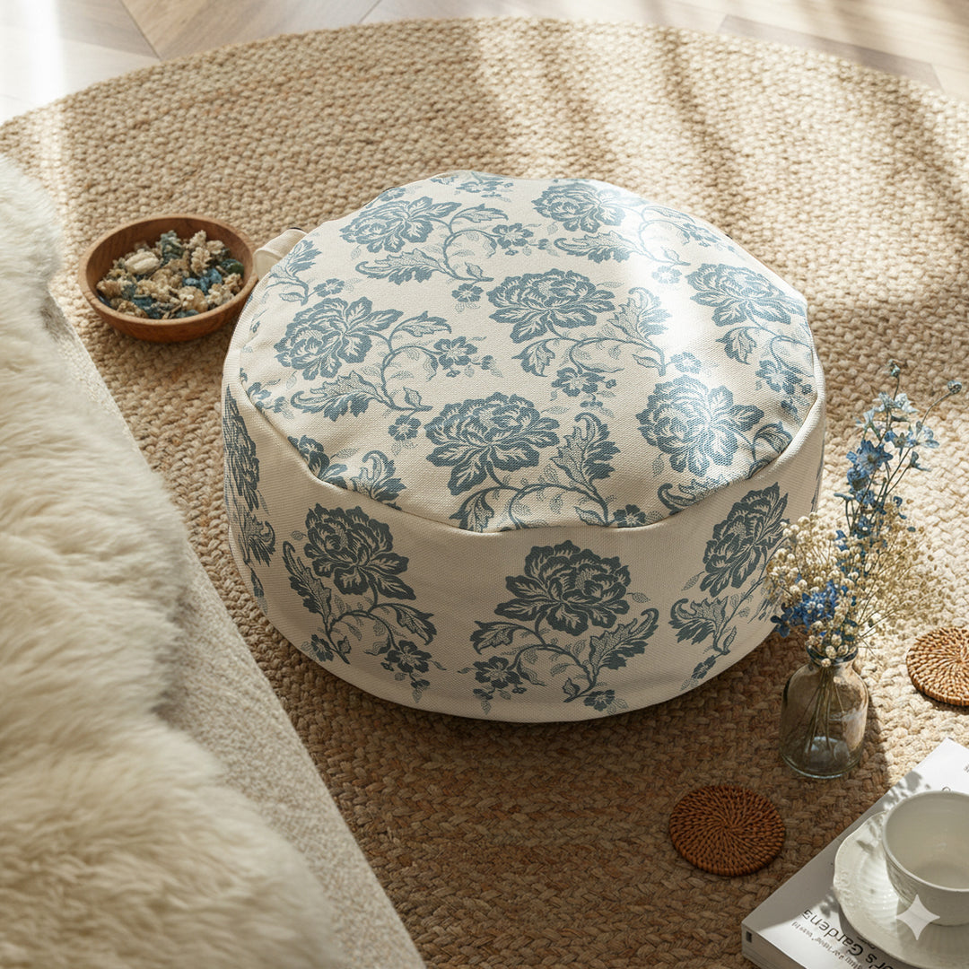 Runder Sitzpouf mit floraler Jacquard-Webung, stabilem Polsterkern und Tragegriff Karnz