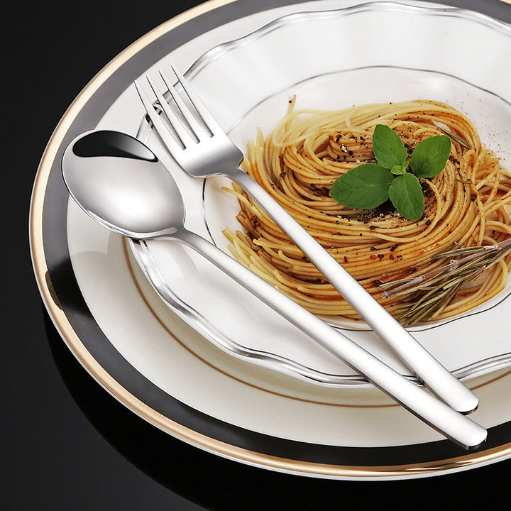 Eleganter Dessertlöffel mit Luxuriöser Goldener Oberfläche Karnz