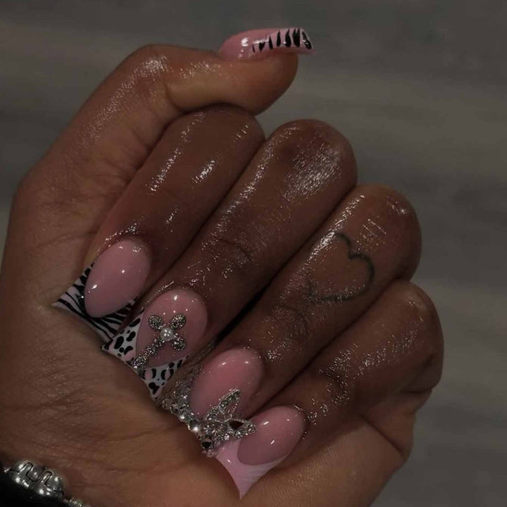 Künstlerisches Nageldesign Extensions Karnz