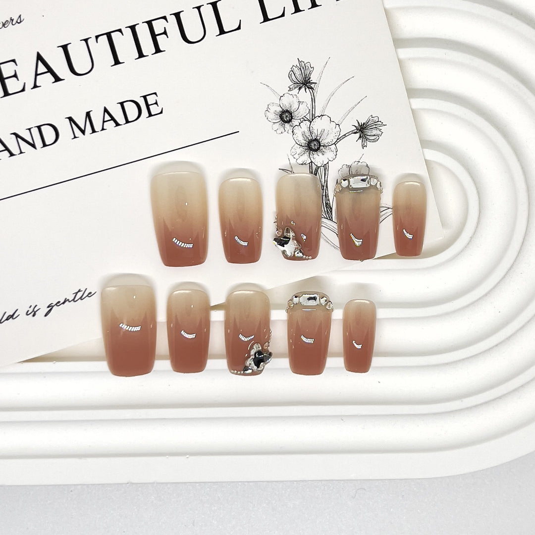 Elegantes Ombre Press-On Nagelset mit Strassakzenten