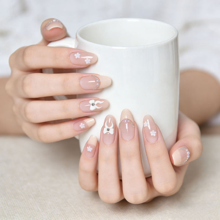 Elegante florale Press-On-Nagelkunst Karnz