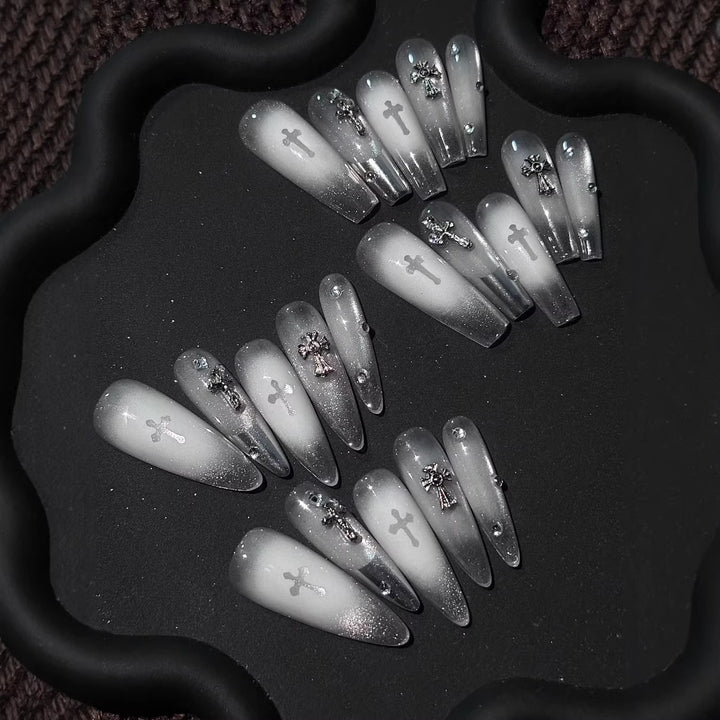 Glamouröse Stiletto-Nagelerweiterungen