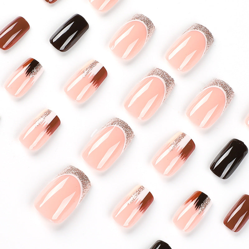 Elegante Künstliche Nagelverlängerungen mit Farbverlauf und Glitzerdetails Karnz