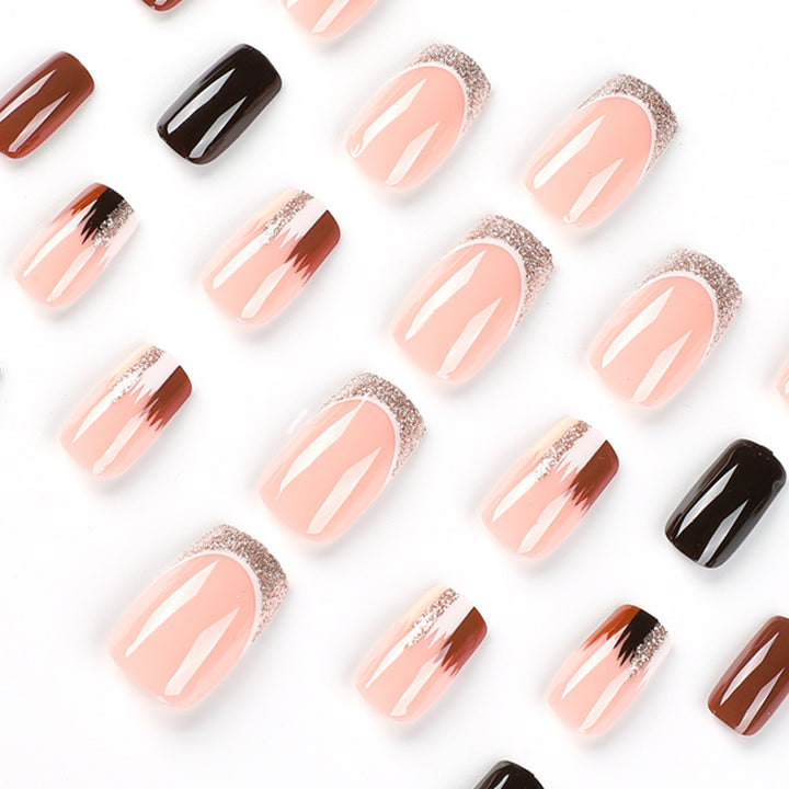 Elegante Künstliche Nagelverlängerungen mit Farbverlauf und Glitzerdetails Karnz