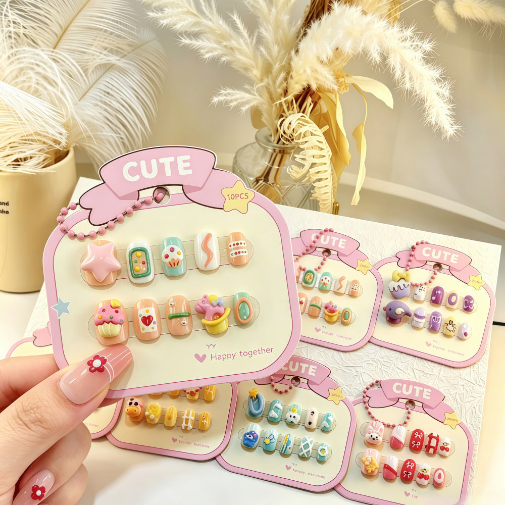 Bunte Nail Art Kunstnägel mit Sommerlichen Designs Karnz