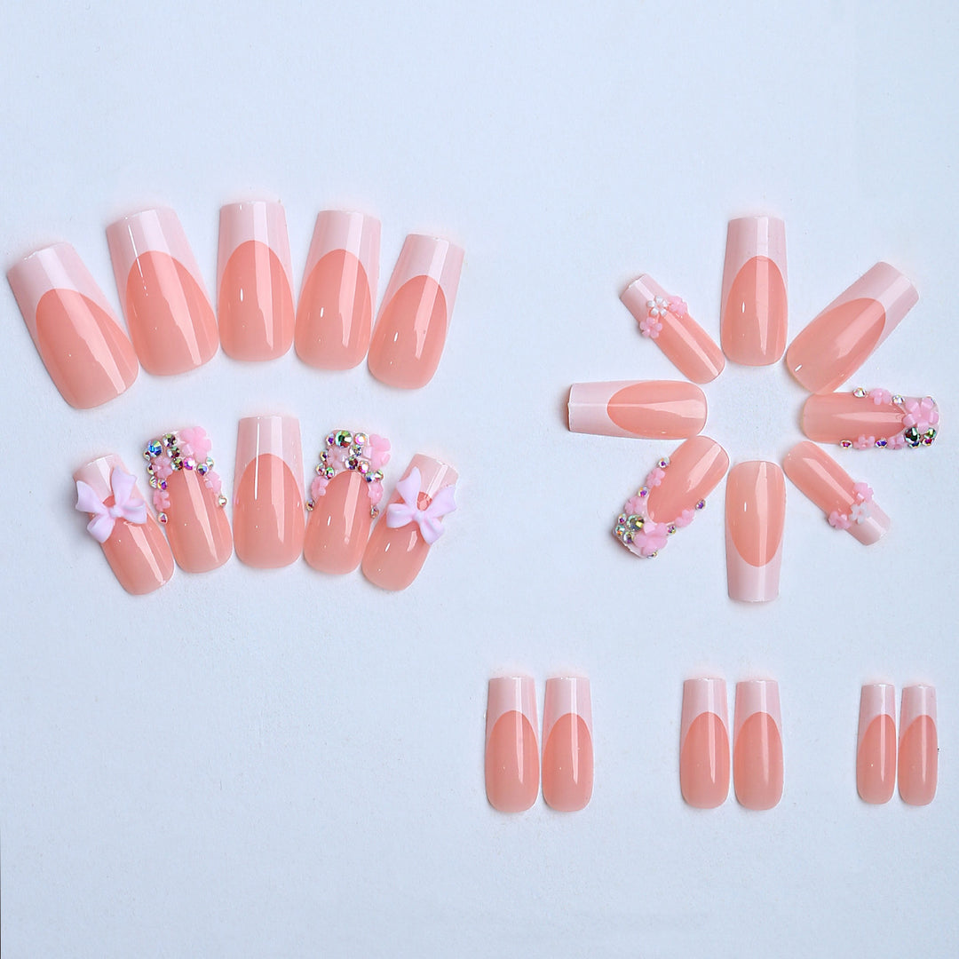 Künstliche Fingernägel mit Floralen Applikationen Karnz