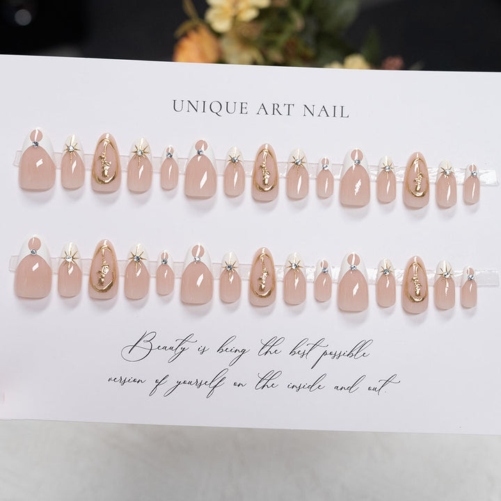 Elegante Stiletto Press-On Nägel mit künstlerischem Design