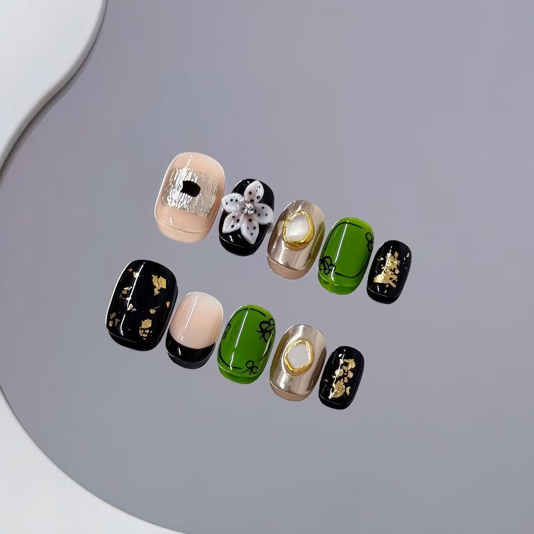 Dekorativer Nagelkunst-Set Karnz