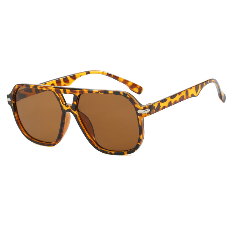 Damen modische Sonnenbrille mit schützendem UV-Filter und stylishen Gläsern Karnz