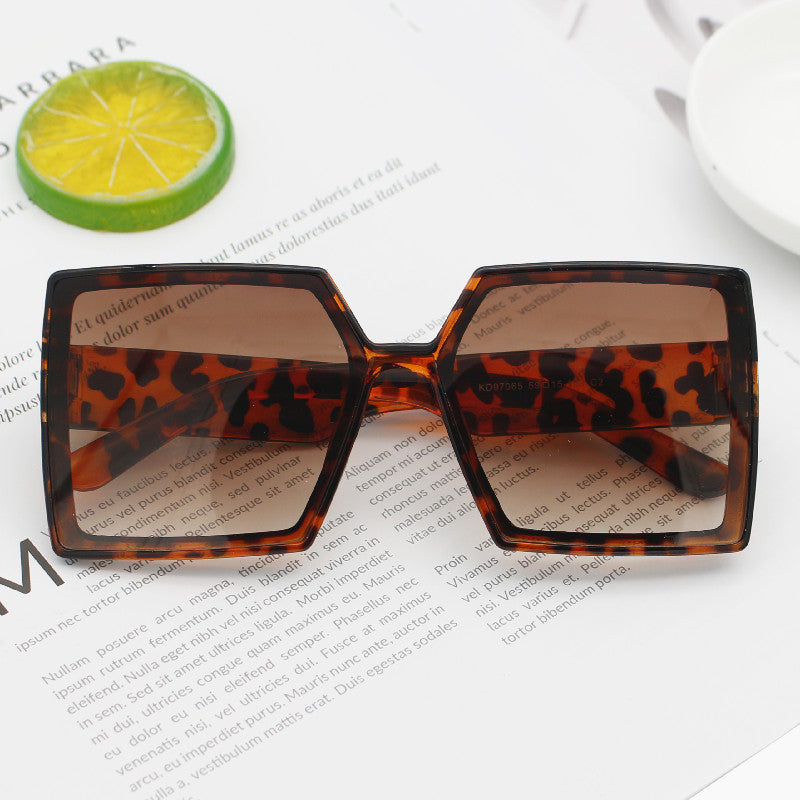 Damen Modische Oversized-Sonnenbrille mit kantigem Design Karnz