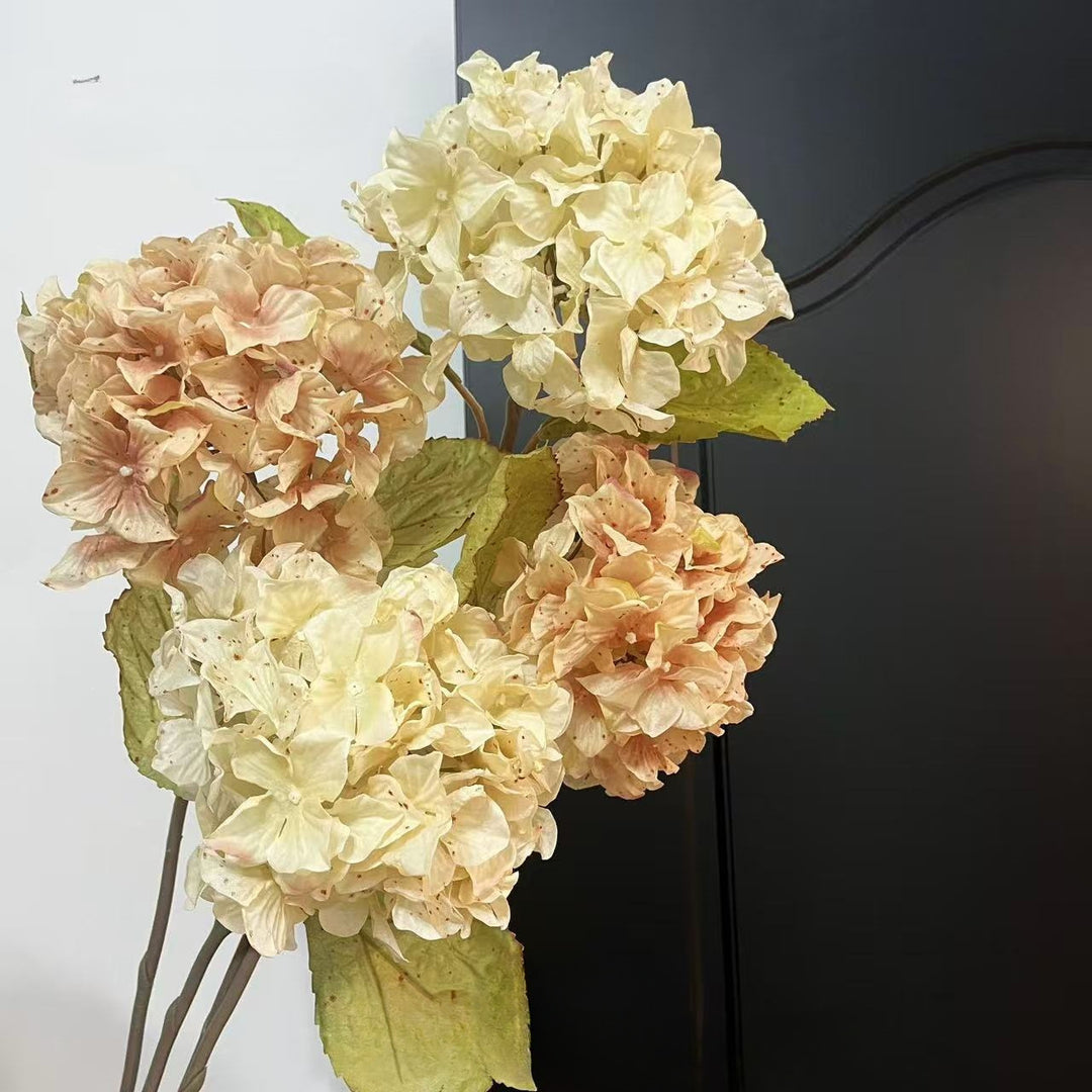 Lebensechter Hortensien-Blumenstrauß