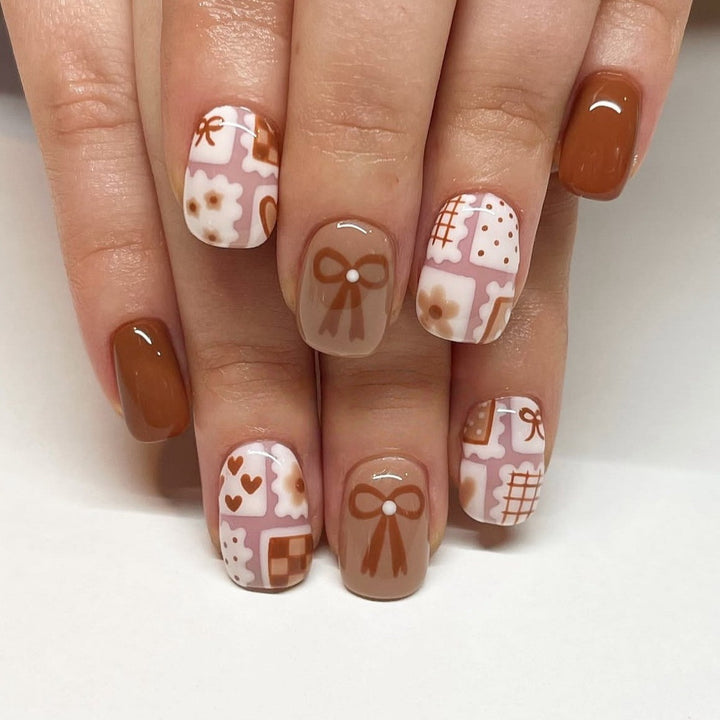 Dekoratives Press-On Nagelkunst-Set Karnz