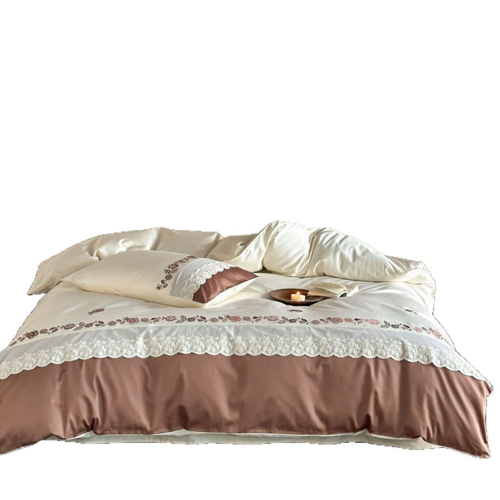 Bestickte Satin Bettdecke Ensemble mit gewelltem Spitzenrand