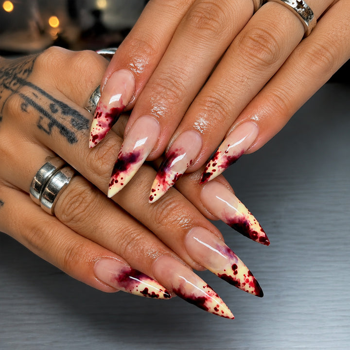 Künstlerisches Stiletto Press-On Nagelset mit tropfendem Design Karnz