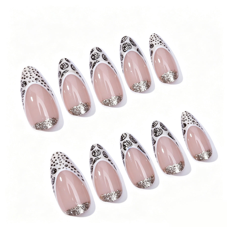 Glamouröse Stiletto Nagelkunst Karnz