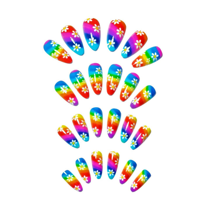Kreative Kunstnägel mit Buntem Regenbogen-Design und Verspielten Blütenmotiven Karnz