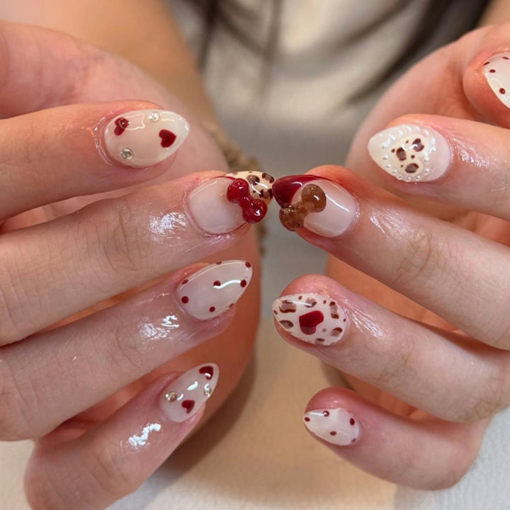 Kreative Nagelkunst mit Herz- und Keksdesign Karnz