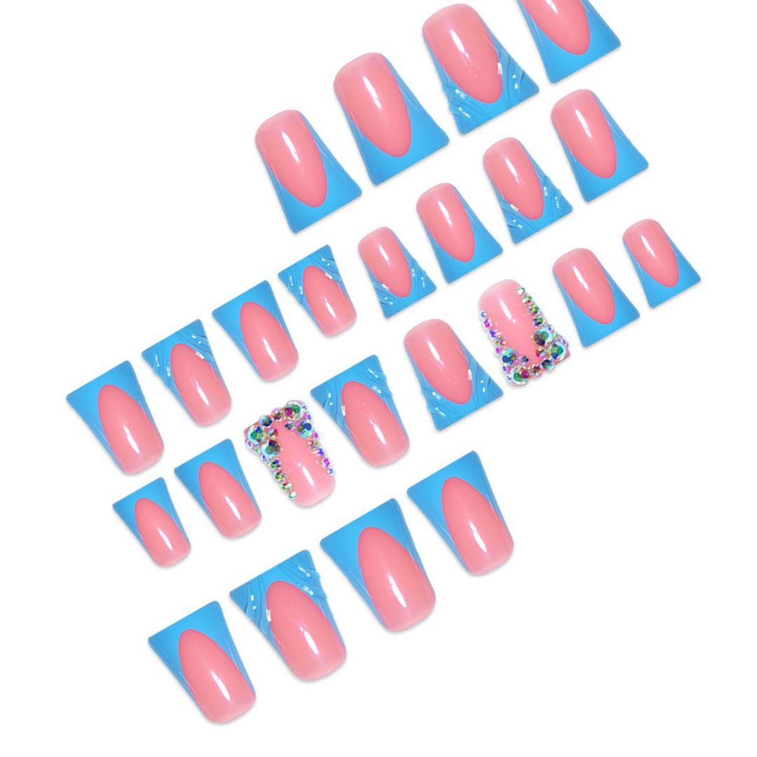 Dekorative Press-On Nail Art Erweiterungen mit Strass-Akzenten Karnz