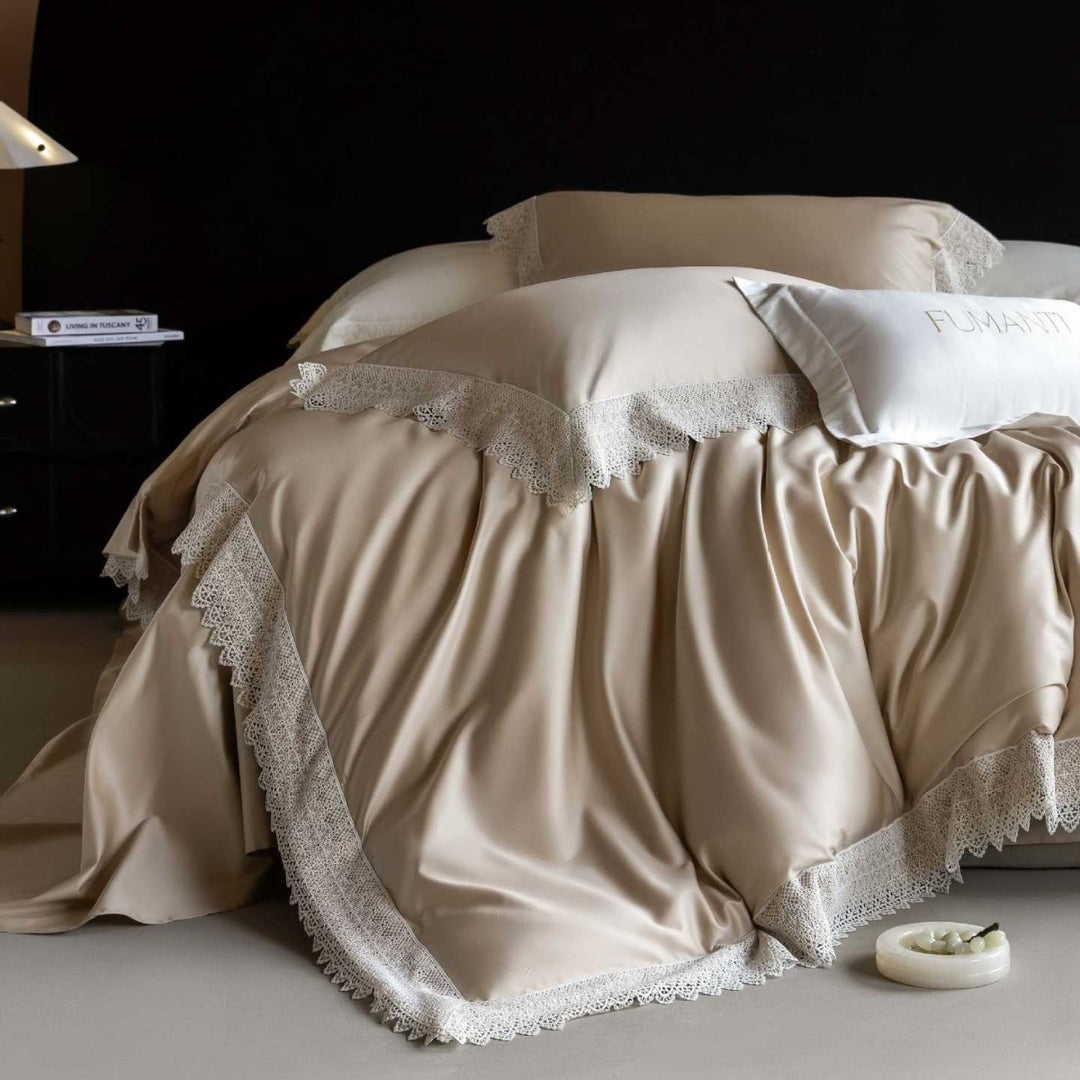 Luxuriöses Satin-Bettwäsche-Set mit feiner Spitzenbordüre