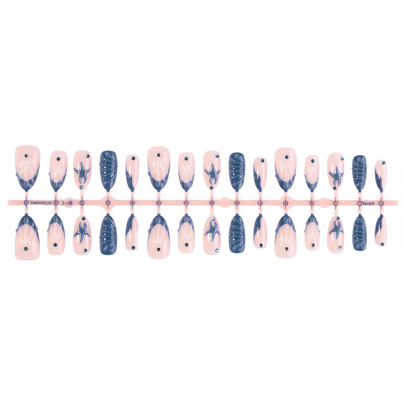 Künstliches Nagelset mit eleganten 3D-Motiven Karnz