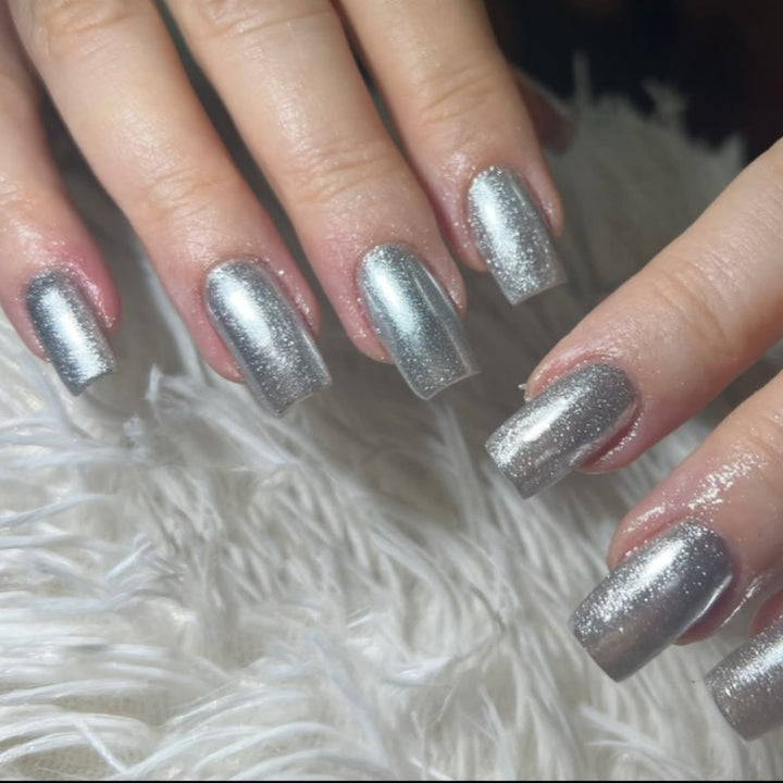 Schimmerndes Metallic Press-On Nagelset Karnz