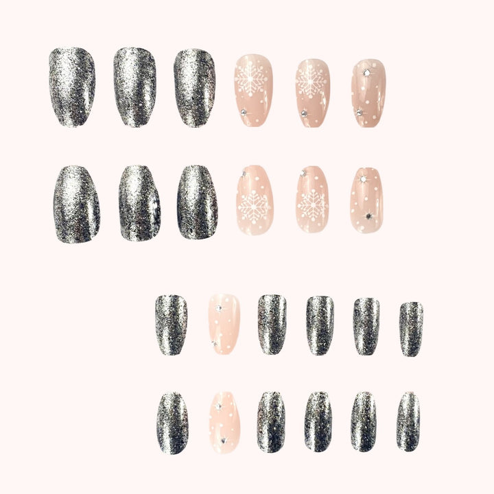 Festliches Schneeflocken-Nagelkunstdesign Karnz