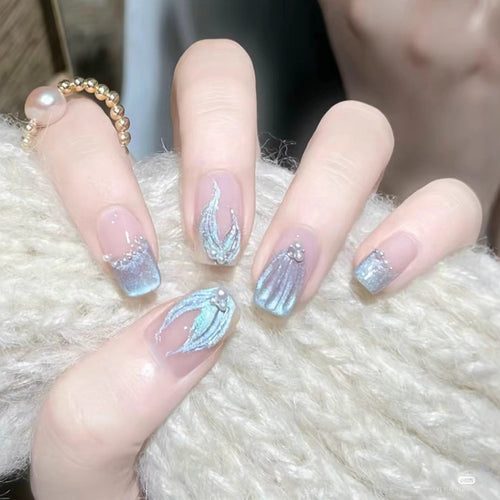 Kunstnägel mit Luxuriösem Aquamarin Design Karnz