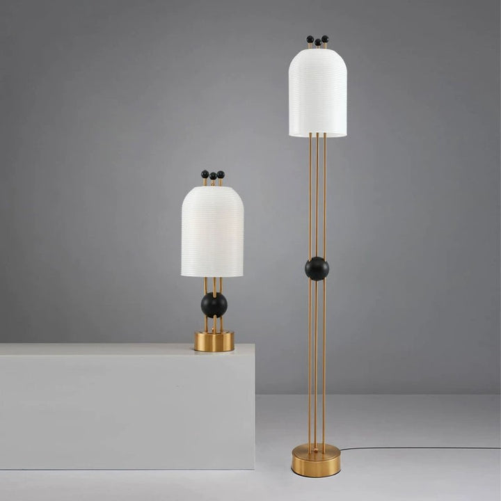 Moderne dekorative Tischlampe mit geometrischem Design