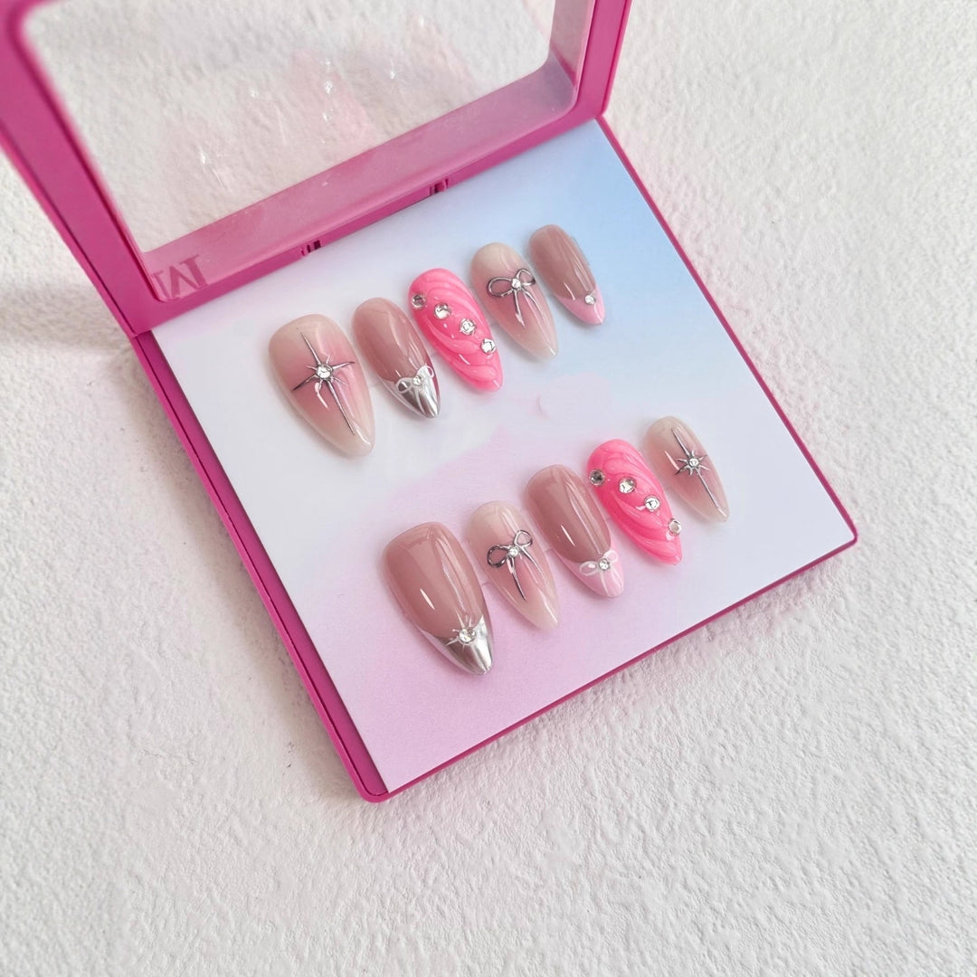 Luxuriöses Press-On-Nagelkunst-Set mit dekorativen Edelstein- und Schleifenakzenten