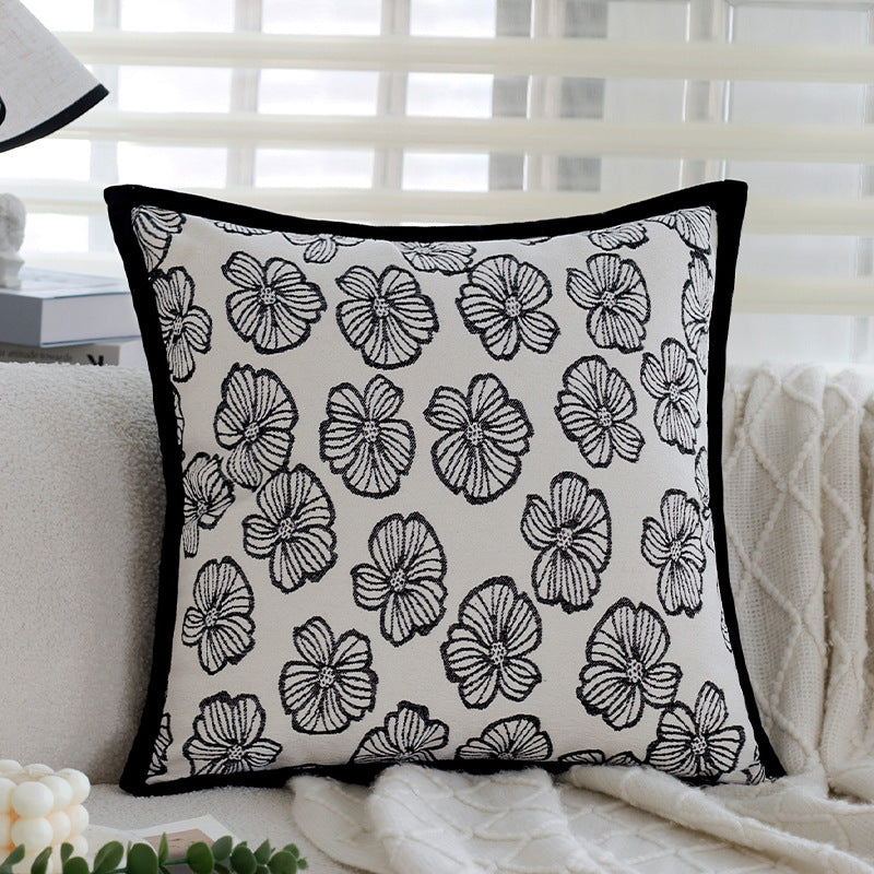 Dekoratives Wohnkissen mit feinem Jacquard-Baumdruck und Samtpaspel Karnz