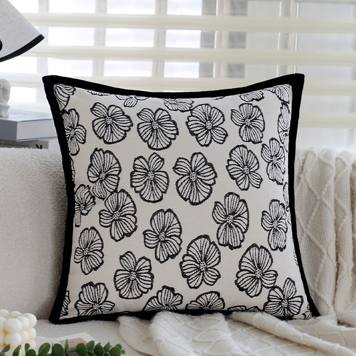 Dekoratives Wohnkissen mit feinem Jacquard-Baumdruck und Samtpaspel Karnz