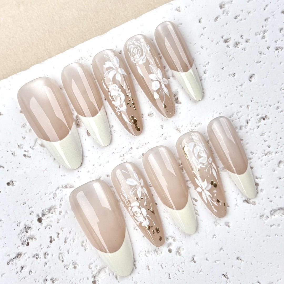 Elegantes Florales Akzent Press-On Nagelkunst Set