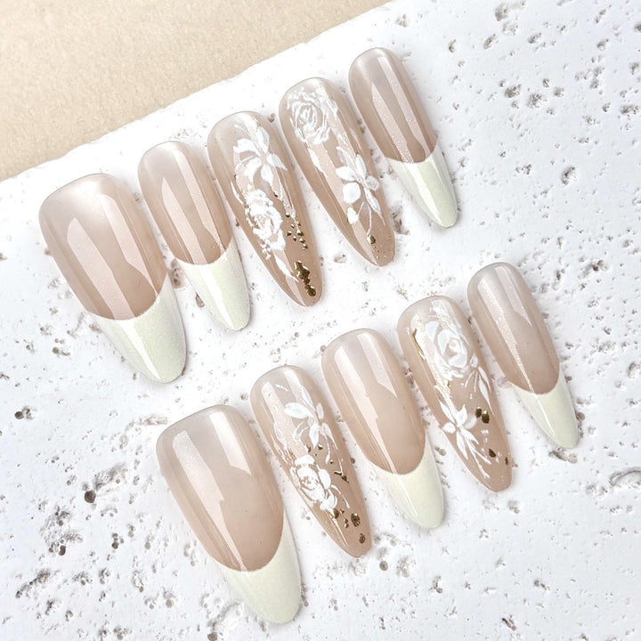 Elegantes Florales Akzent Press-On Nagelkunst Set