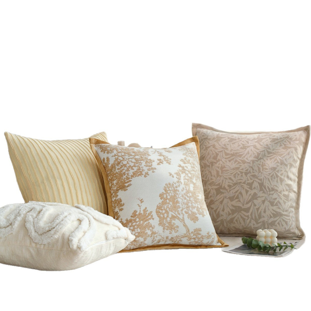 Elegantes Kissen mit floralen Stickdetails
