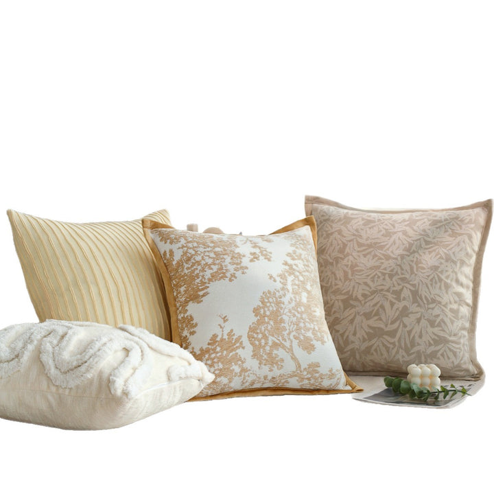 Elegantes Kissen mit floralen Stickdetails