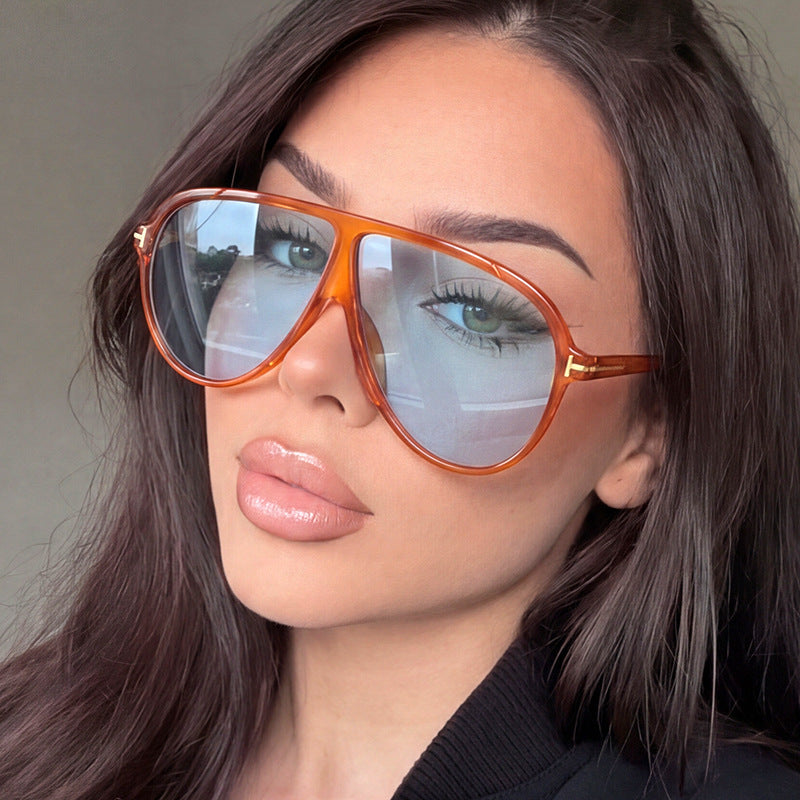 Damen große Sonnenbrille mit modernem Design und schützenden Gläsern Karnz
