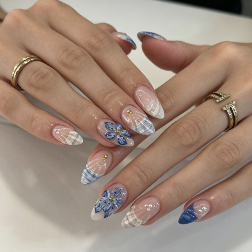 Künstlerisches Blumen- und geometrisches Press-On-Nagelset Karnz