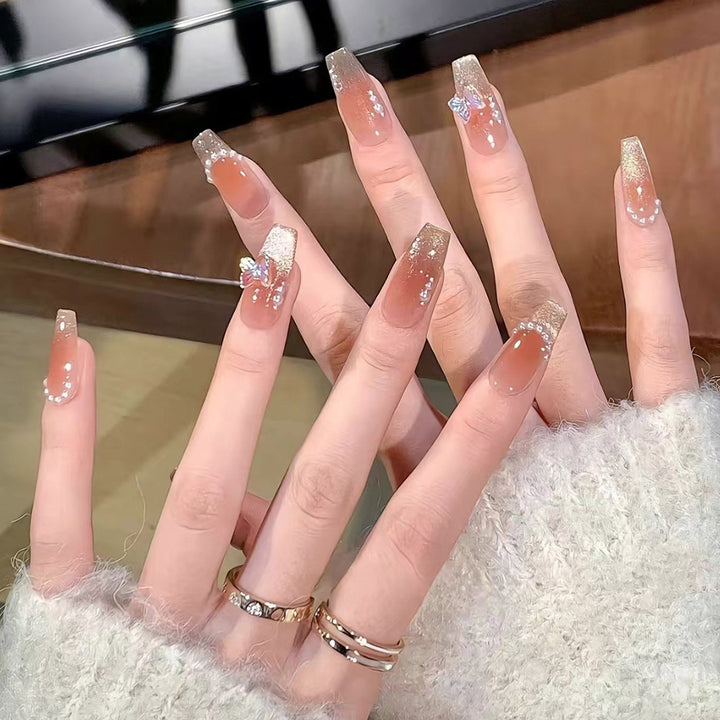 Glamouröse Kunstnägel mit eleganten Schleifen- und Schmetterlingsdesign Karnz