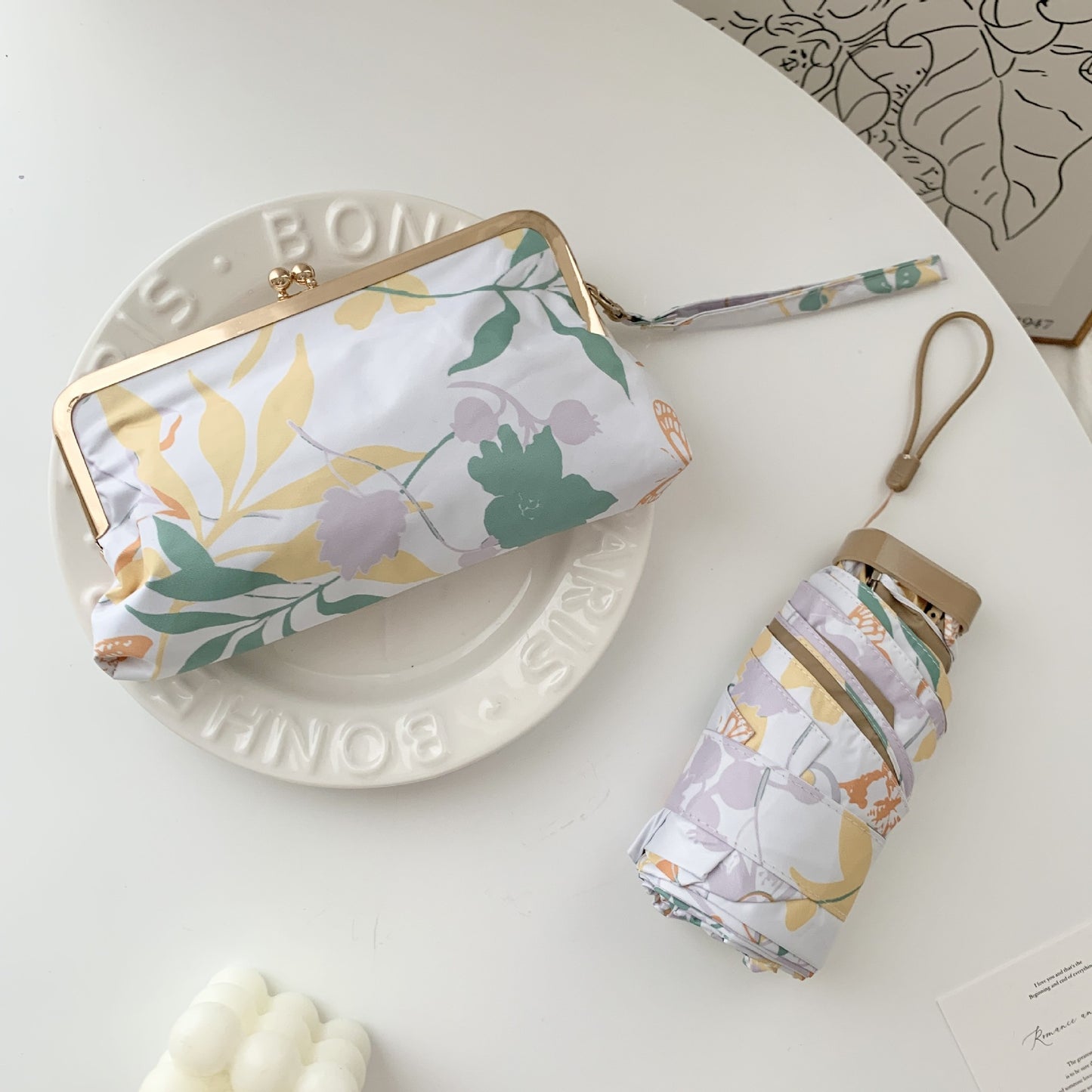 Damen eleganter Faltregenschirm mit floralem Design und praktischem Etui Karnz