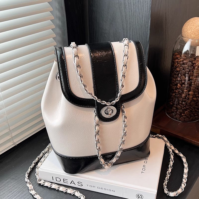 Chic Ketten-akzentierte Bucket-Handtasche Karnz