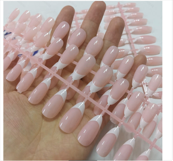 Stylische Press-On Nagelspitzen Karnz