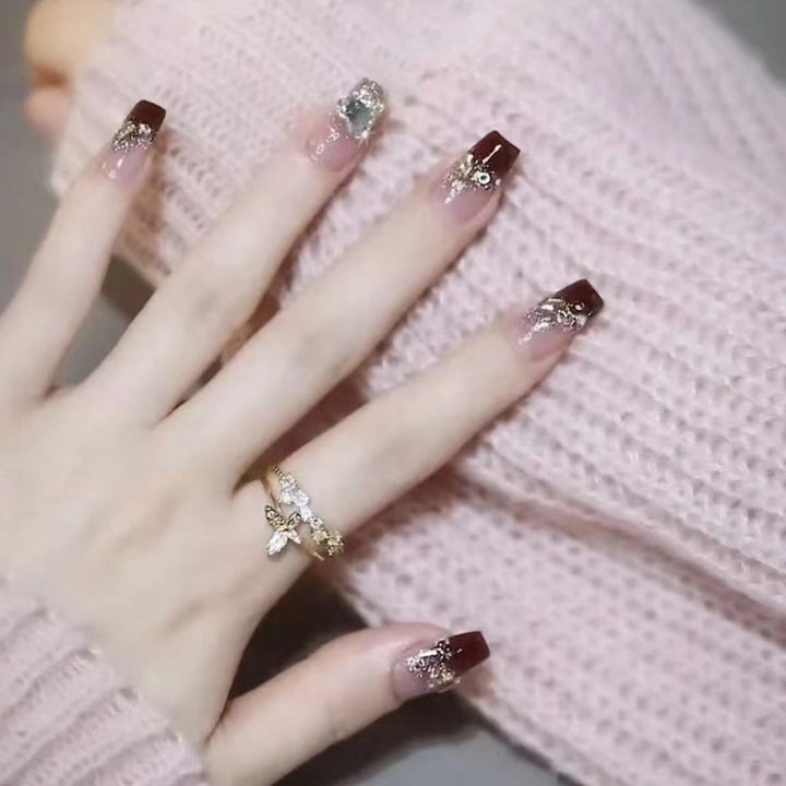 Elegante Nagelkunst mit Glanzfinish Karnz